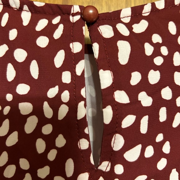 2 for 1 deal* Like NEW Burgundy/ white tunic w/ ruffled elbow length sleeves XL - Picture 6 of 9